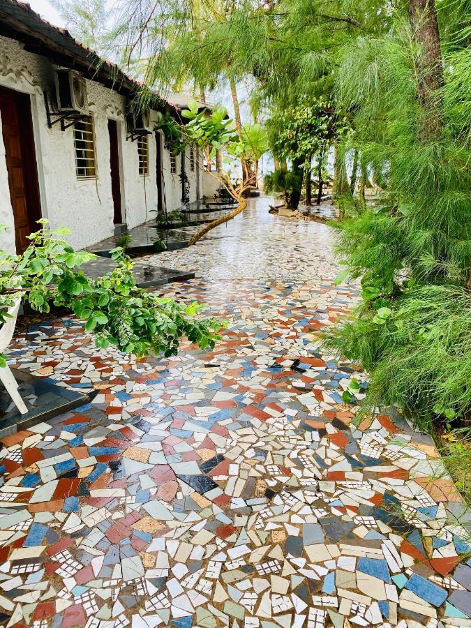 Jungle Beach Resort Sanyang Exterior photo
